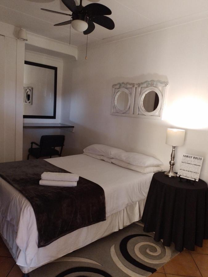 Anna Boeremeisie Guesthouse ベノニ エクステリア 写真