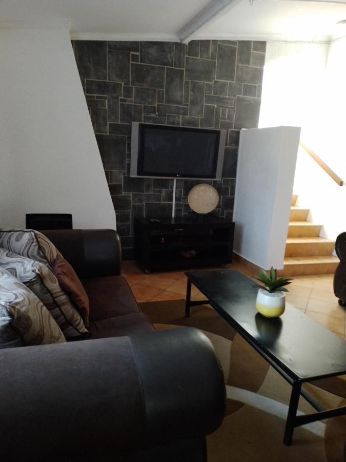 Anna Boeremeisie Guesthouse ベノニ エクステリア 写真